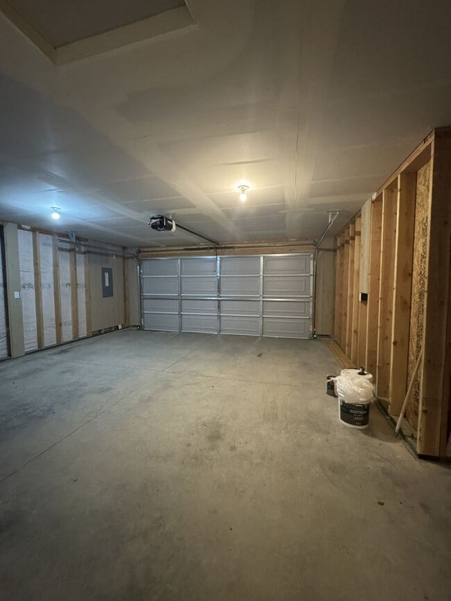 Building Photo - Open Concept Living