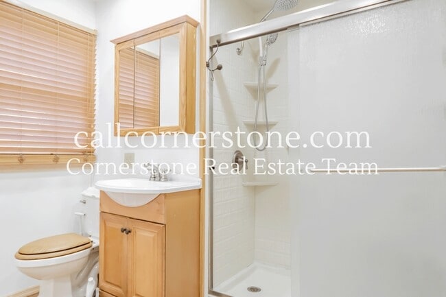 Building Photo - 411 E Cheyenne Rd