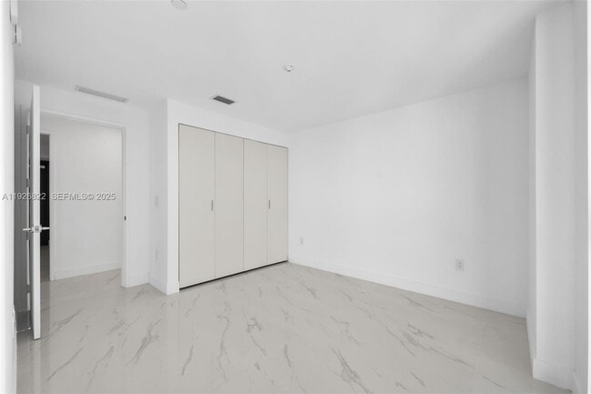 Building Photo - 700 NE 24th St