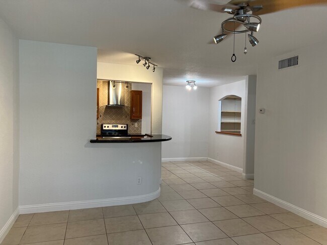 Building Photo - 5550 N Braeswood Blvd