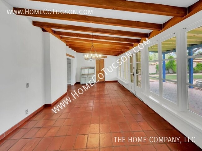 Building Photo - 228 S Country Club Rd