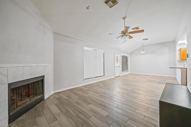 Building Photo - 22623 Round Valley Dr