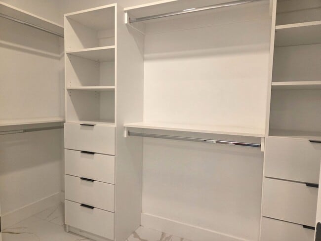 Building Photo - 4/2 in Villa Pass