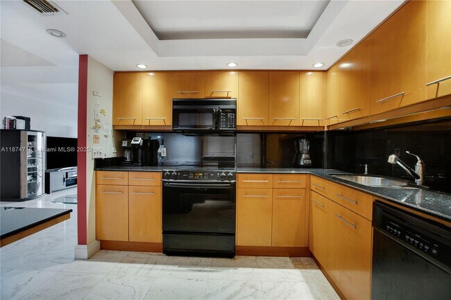 Building Photo - 3 Grove Isle Dr