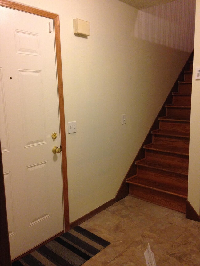 Building Photo - 17490 Pond Cir