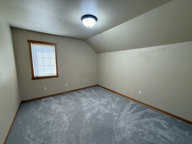 Building Photo - 827 Avenue E