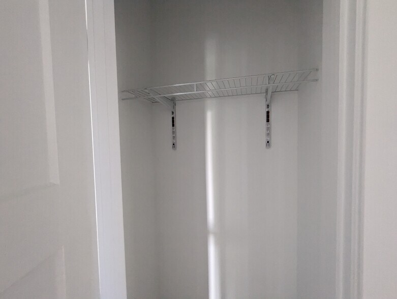 Building Photo - 372 Hazel Ave