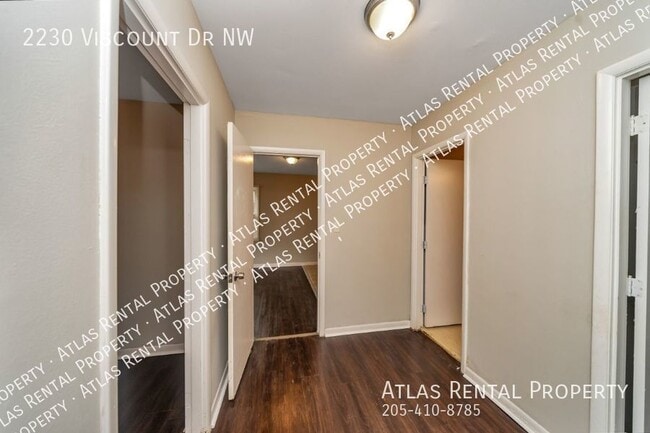 Building Photo - 2230 Viscount Dr NW