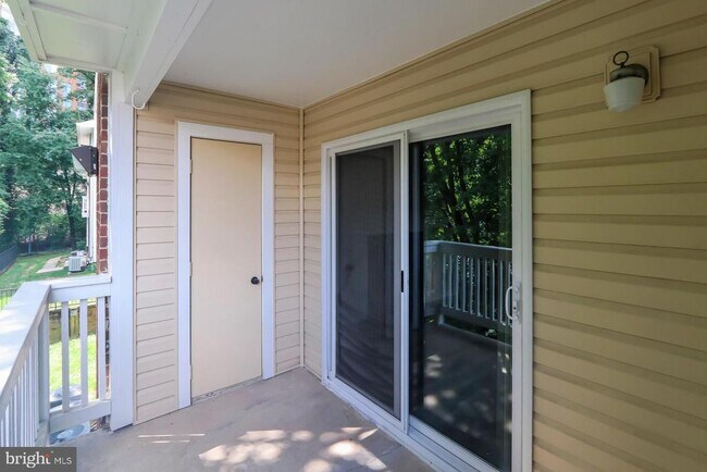 Building Photo - 1513 Lincoln Way