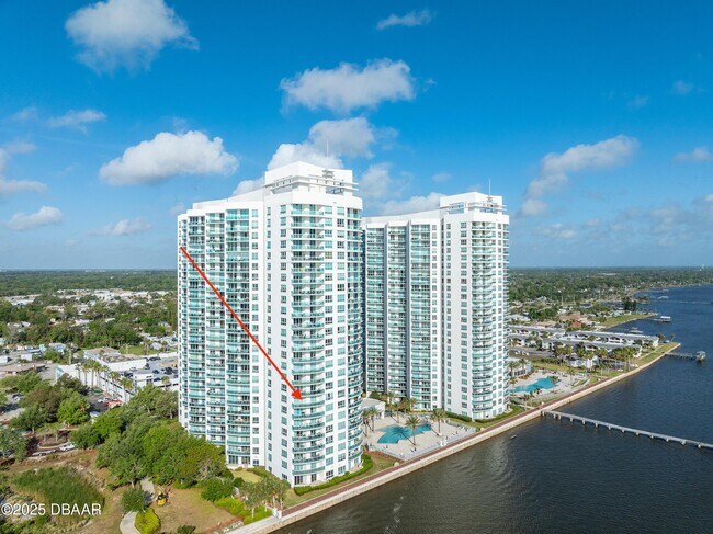 Building Photo - 231 Riverside Dr