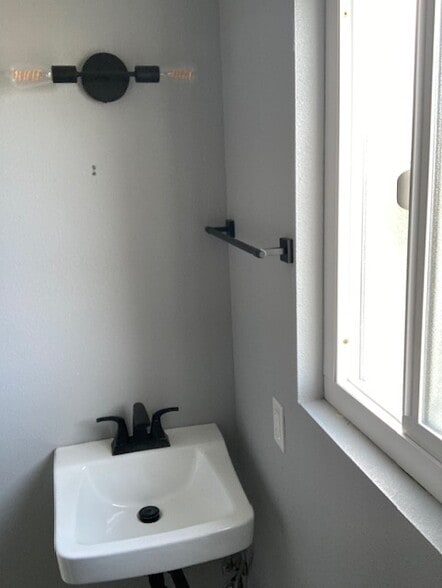 Building Photo - 3721 Hoen Ave