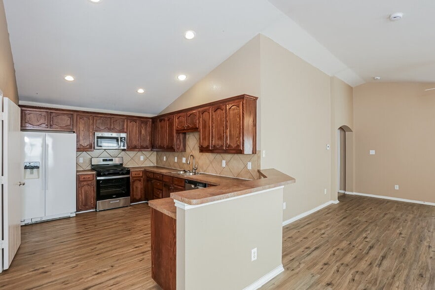 Building Photo - 6440 Regina Dr