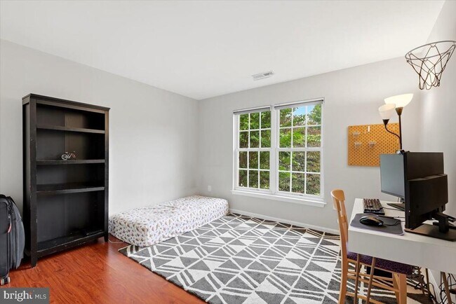 Building Photo - 9255 Bowers Brook Pl