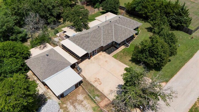 Building Photo - 1829 Ranchwood Dr