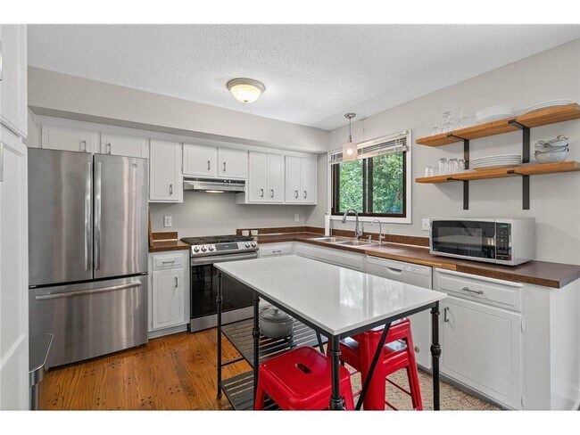 Building Photo - 16220 15th Ave N