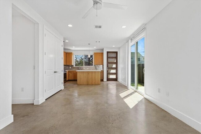 Building Photo - 1114 Walton Ln