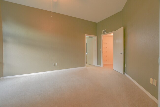 Building Photo - 7270 Westpointe Blvd