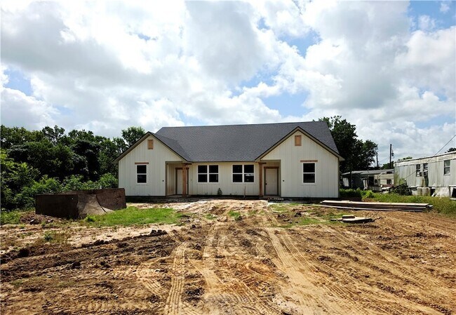 Building Photo - 142 E Martin Luther King Dr