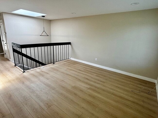 Building Photo - Remodeled 3 bed 2 bath townhome in Friars ...