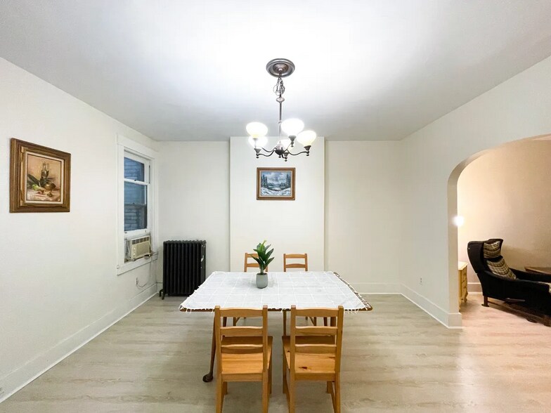 Building Photo - 1041 Mirror St