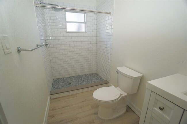 Building Photo - 2511 W Fig St