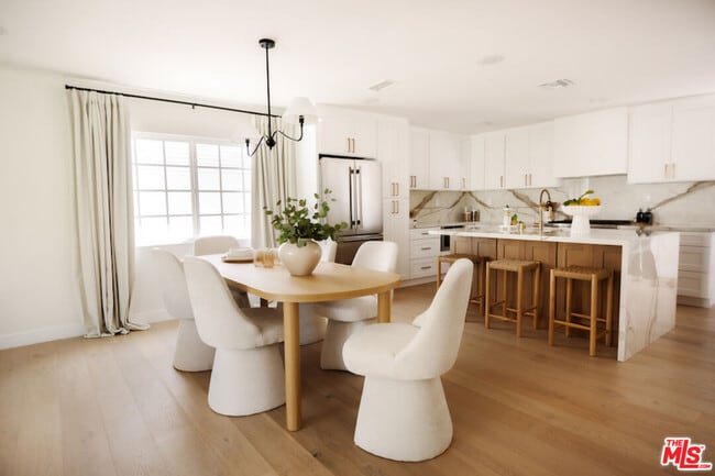 Building Photo - 15701 Ludlow St