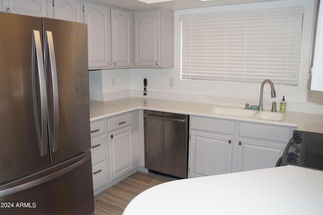 Building Photo - 5756 W Del Rio St