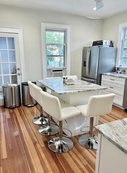 Kitchen - 51 Hazelton St