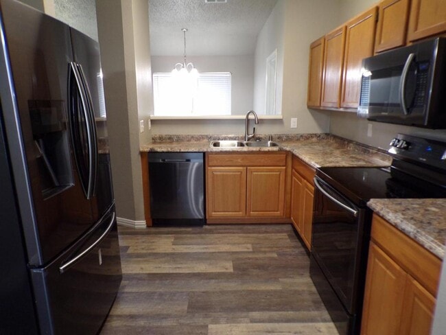 Building Photo - 5006 Parkwood Dr