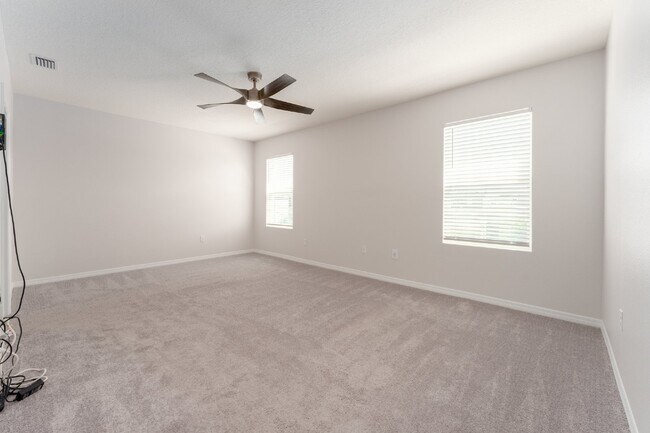 Building Photo - "Spacious 5-Bed Oasis located in SouthShore Bay!