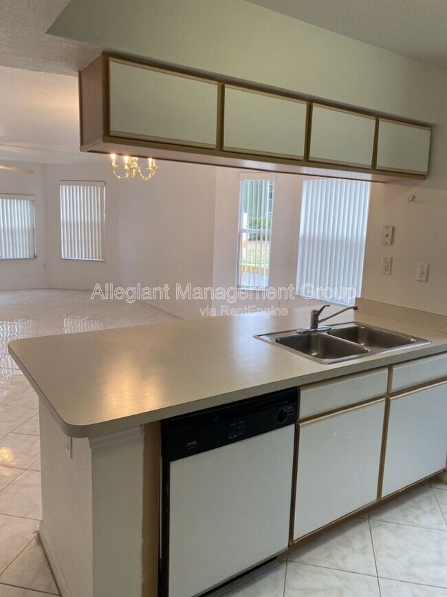 Building Photo - 8722 Rain Forest Pl