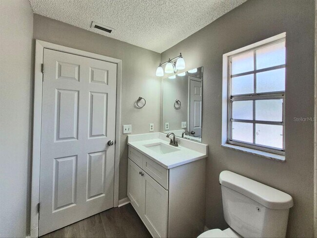 Building Photo - 3141 Bloomingdale Villas Ct