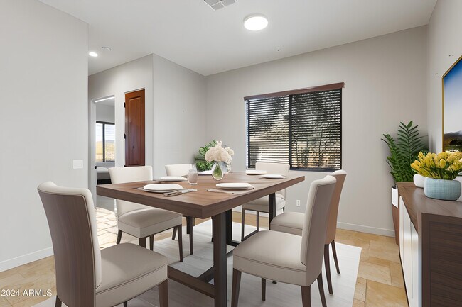 Building Photo - 5559 E El Sendero Dr