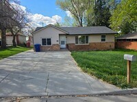 Building Photo - Great Home Available