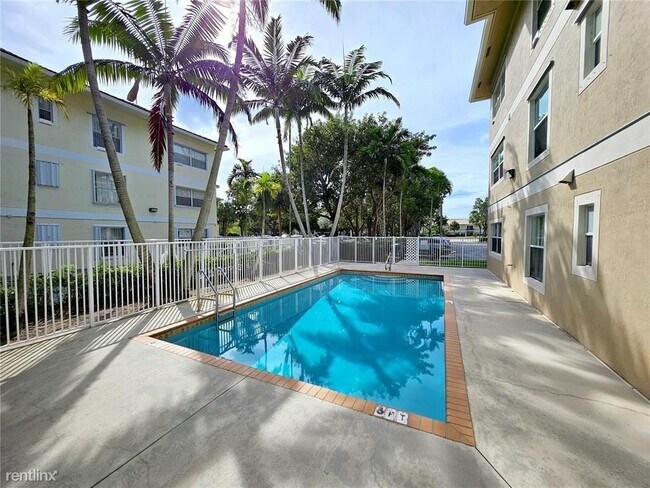Primary Photo - 3 br, 2 bath House - 2941 Riverside Dr Apt...