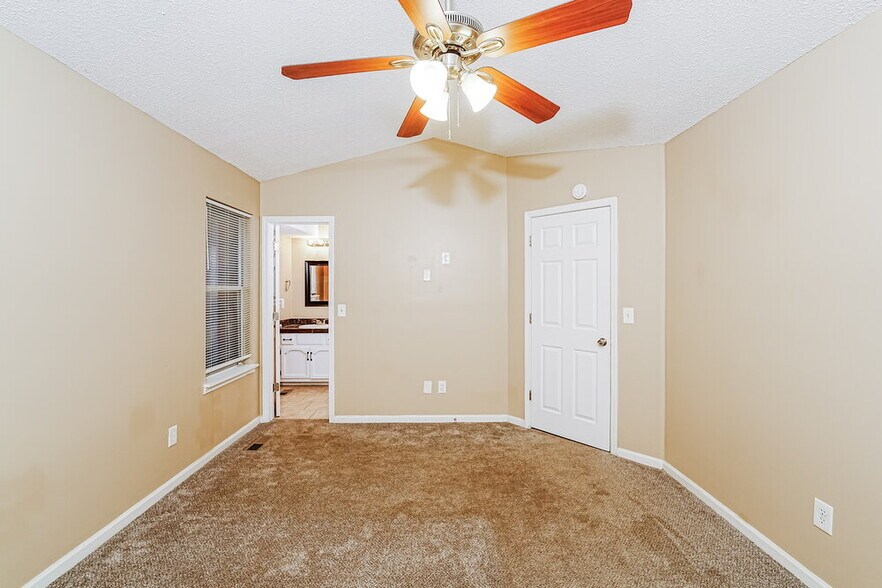 Building Photo - 5837 Janet Dr