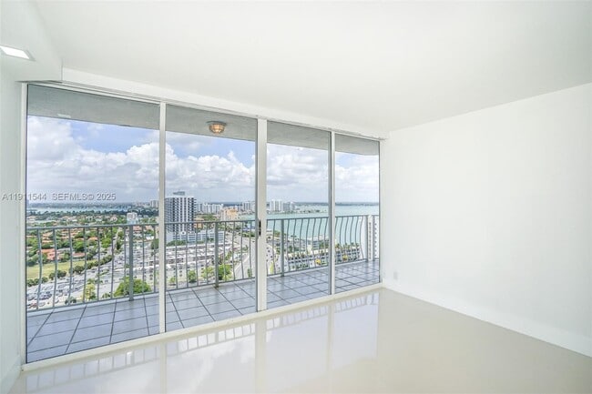 Building Photo - 7601 E Treasure Dr