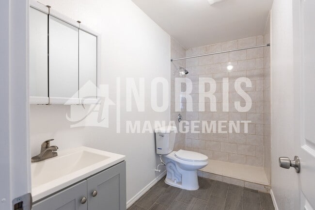 Building Photo - 4020 N Montezuma Dr