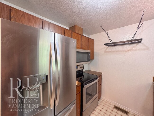 Building Photo - Freshly Painted East Bremerton Home with Expansive Decks & Flexible Living Space