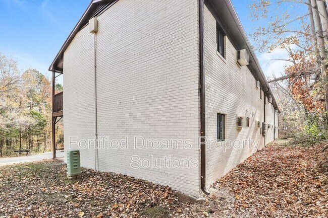 Building Photo - 201 Leisure Time Ln