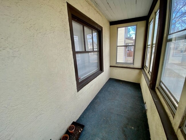 Building Photo - GREAT Remodeled 5BD/2.5BA Property near Di...