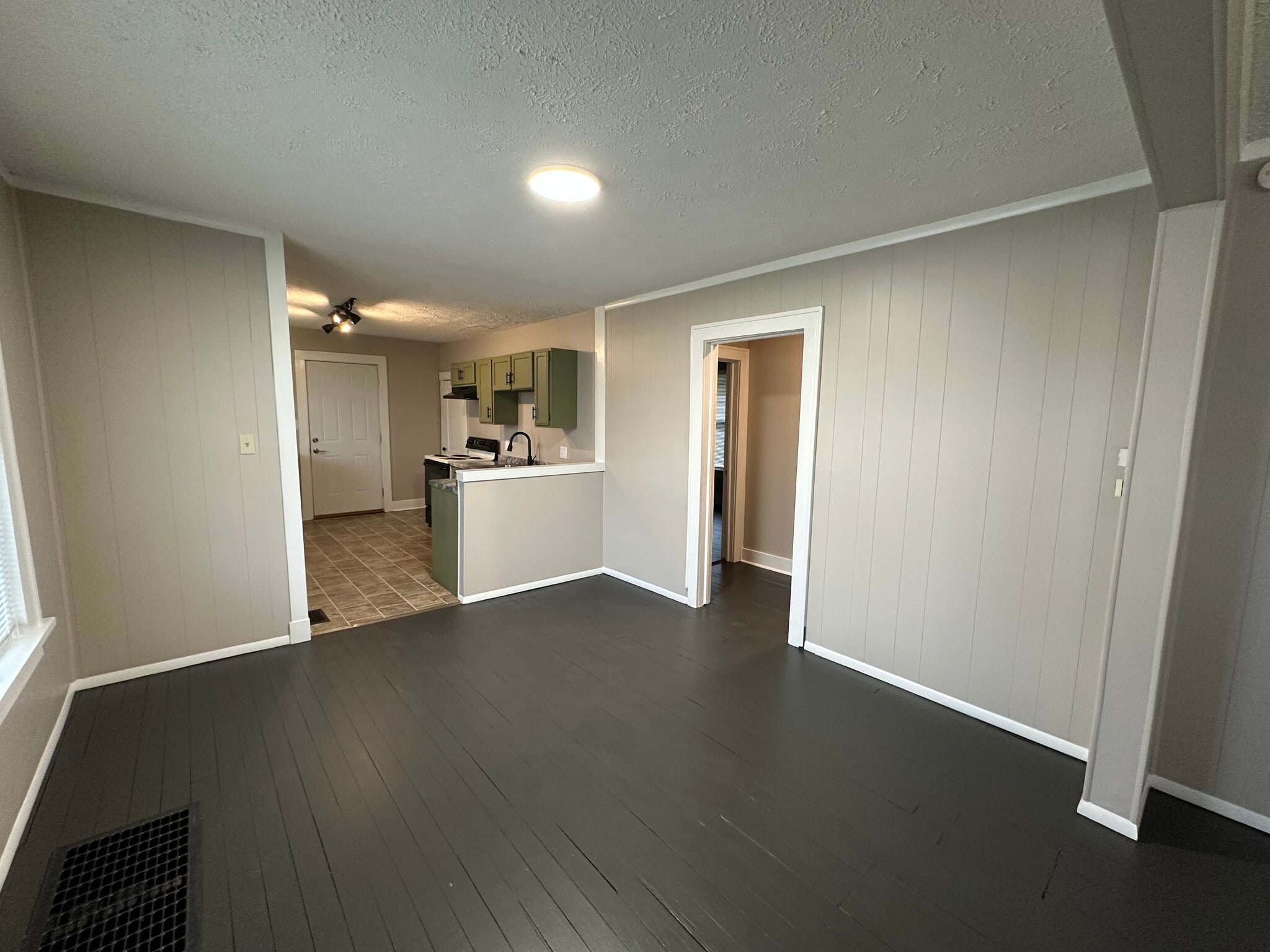 Building Photo - 424 Cherry St