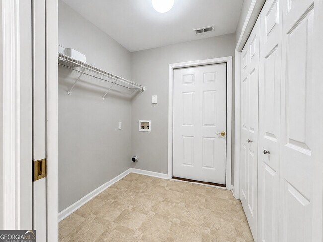 Building Photo - 3057 Orchard Ridge Cir