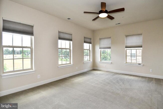 Building Photo - 810 Fair Winds Way