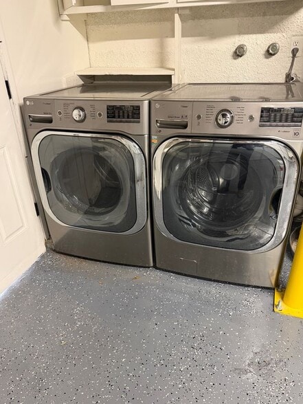 Building Photo - 5301 Dubois Ave