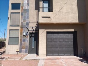 Building Photo - 915 Edith Blvd NE