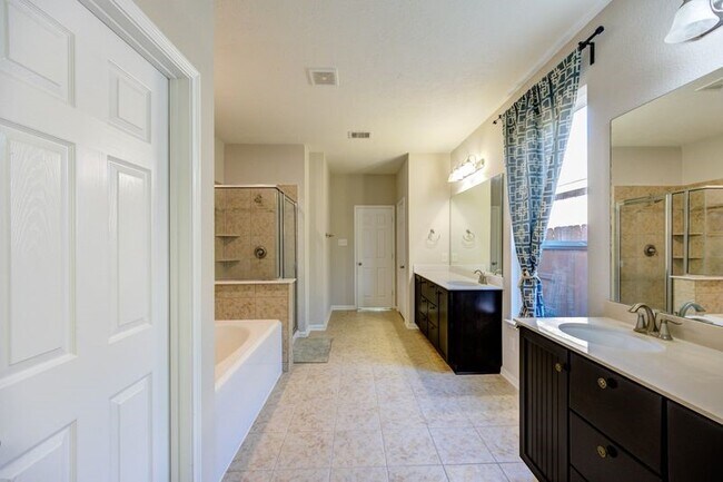 Building Photo - 5918 Rivergrove Bend Dr
