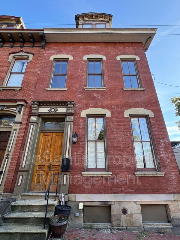Building Photo - 1339 W North Ave