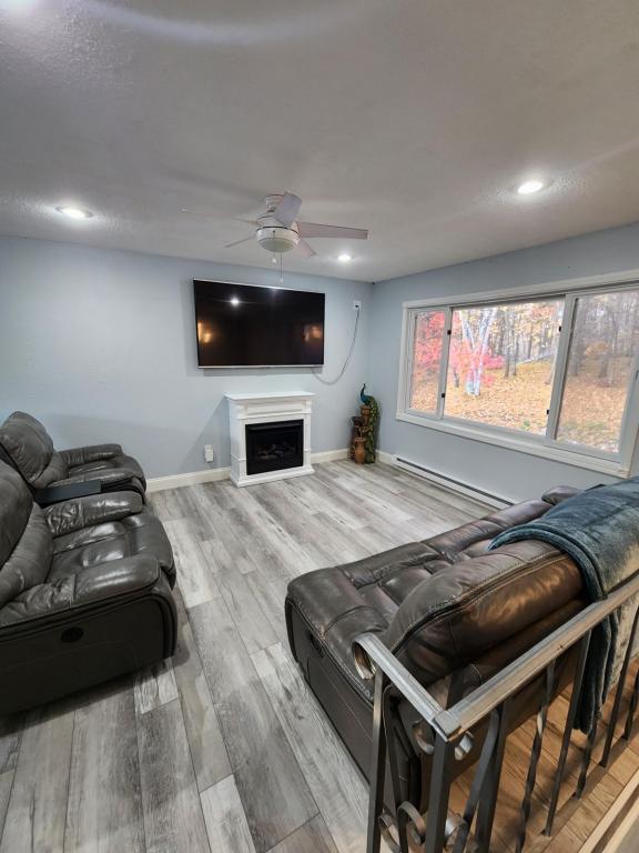 Building Photo - 25 Dodder Ln SW