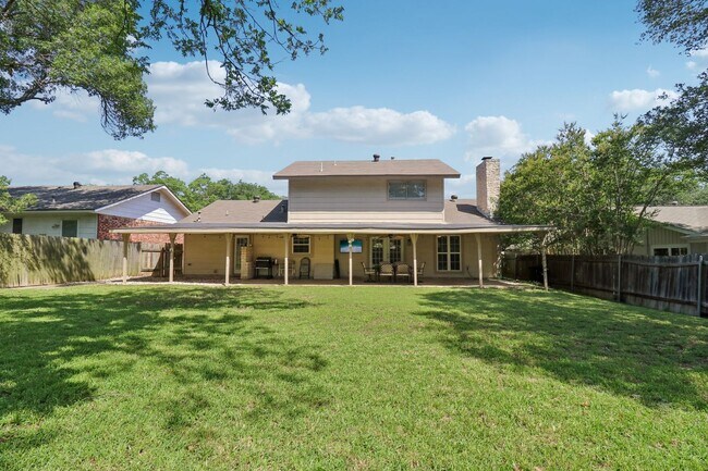 Building Photo - Beautifully Renovated Home with a Large Yard
